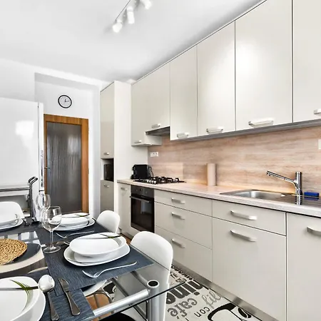 Apartment Sunny For 4 - Balcony & Workspace *