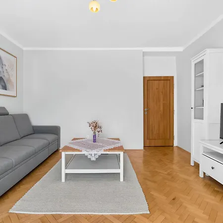 Sunny For 4 - Balcony & Workspace Apartment Pressburg