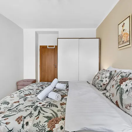 Apartment Sunny For 4 - Balcony & Workspace *