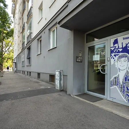 Sunny For 4 - Balcony & Workspace Pressburg